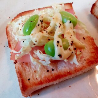 ハムと白菜と枝豆のミニトースト